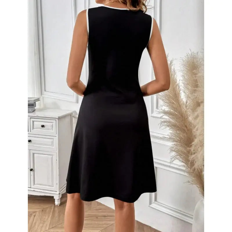 Women Summer Sleeveless Black and White round Neck Casual Loose Vest Dress